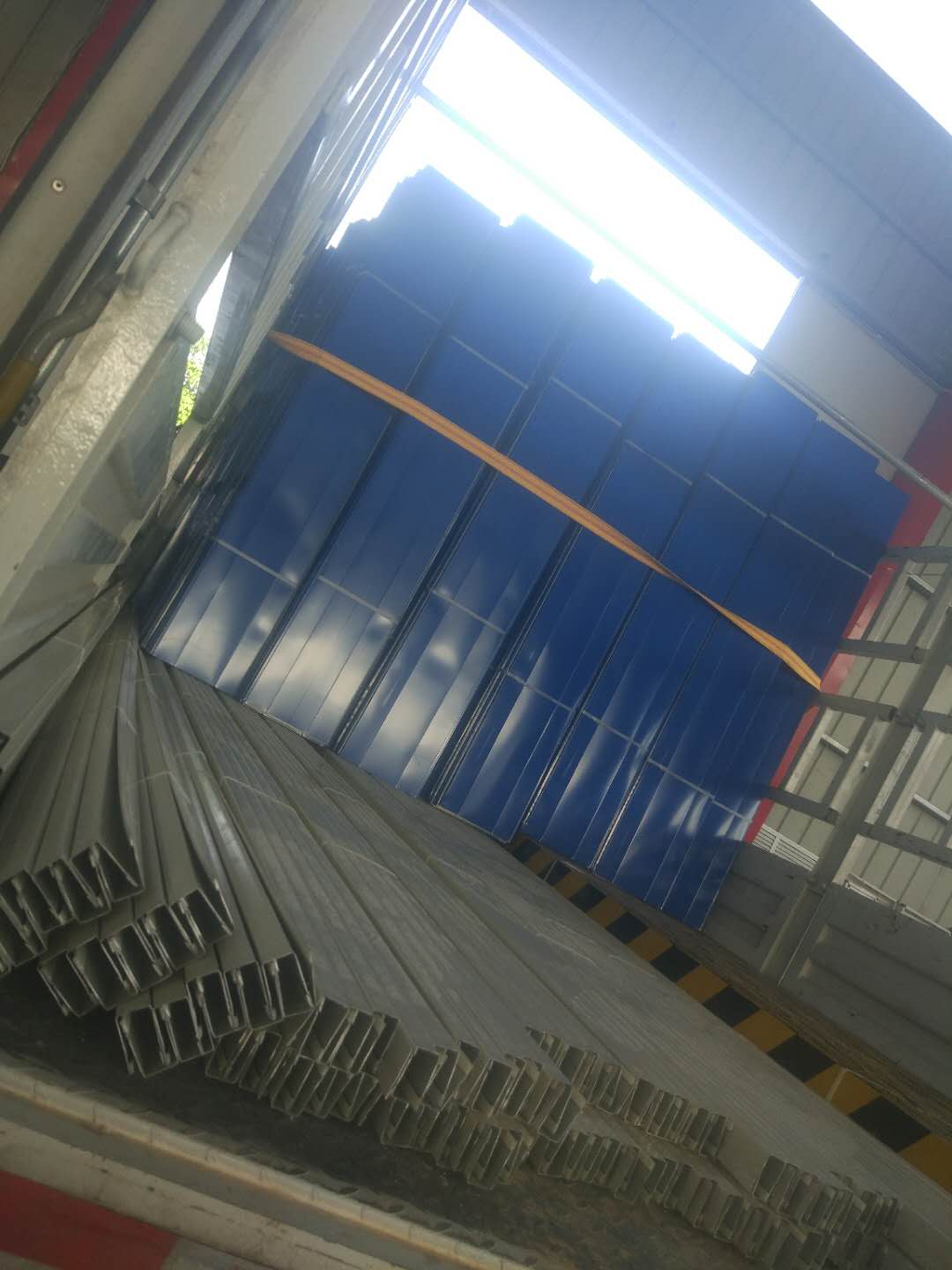 蓝色起筋围挡